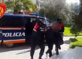 17 vjeçari kundërshton me dhunë forcat e Policisë/ Plagosje me thikë dhe lëndë narkotike, arrestohen dy persona