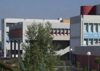 Dy shqiptarë vodhën 200 mijë euro në Universitetin e Athinës, njëri arrestohet dhe i gjehet heroinë, tjetri në kërkim