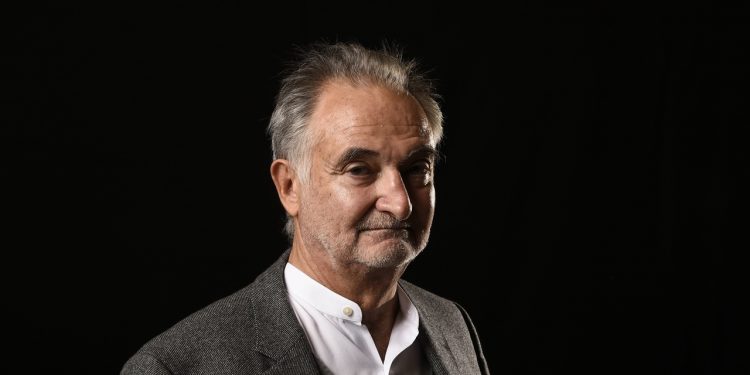 French economist and writer Jacques Attali poses in Paris on November 9, 2014 at the Cite de la Reussite, where political, economic, cultural and scientific debates are taking place over the weekend. AFP PHOTO / LIONEL BONAVENTURE / AFP PHOTO / LIONEL BONAVENTURE