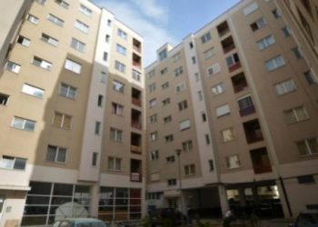 E rëndë në Durrës/ 47 vjeçari bie nga kati i 7-të i banesës