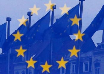 Kush udhëton karantinohet për 14 ditë? BE nxjerr rekomandimet e para dhe nis diskutimet për kalimin e kufijve