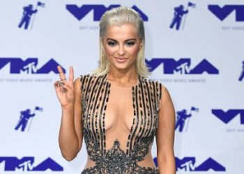 Bebe Rexha tregon momentet e vështira: Prindërit u infektuan me COVID-19, ishin sëmurë për 3 javë