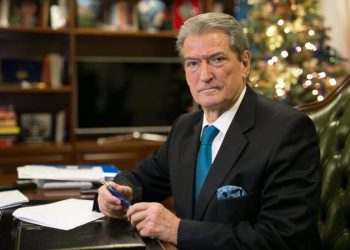 Zgjohet edhe Berisha për shembjen e Teatrit: Barbari, të kujton genocidin fetar të Enver Hoxhës