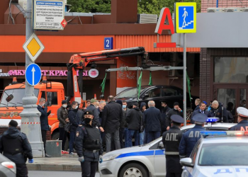 Skena si tek “La Casa de Papel”/ Grabitet banka në Moskë, sulmuesi kërcënon të hedh në erë ndërtesën