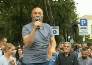 Mbyllet protesta kundër Teatrit, Budina: Mblidhemi sërish të mërkurën në 17:30
