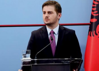 Rinisin shërbimet konsullore/ Cakaj: E gjithë puna në përputhje me masat kundër pandemisë