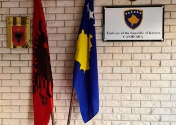“Ky është vetëm fillimi”, Cakaj publikon foton e ambasadës së përbashkët Shqipëri-Kosovë