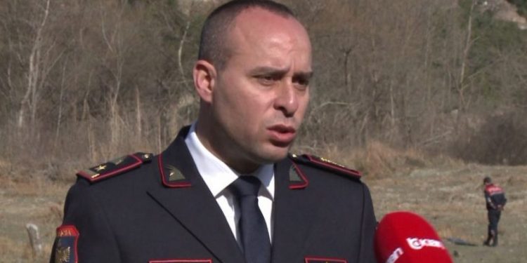 Pas tre vitesh arrati, vetëdorëzohet në polici ish-drejtori i Policisë së Vlorës, Jaeld Çela