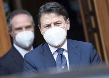 Kryeministri Conte apel italianëve: Nuk do e kalojmë verën në karantinë, por me pushime