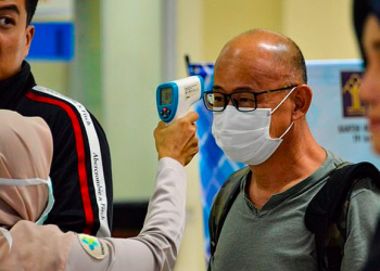 Shkencëtarët po shpikin maska që zbulojnë nëse jemi infektuar nga koronavirusi