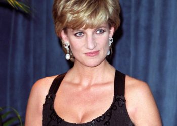 FOTOT/ Sekretet e Buckingam Palace: “Të dashurin e Dianës e kapëm zhveshur në Pallatin Mbretëror”