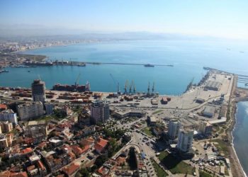 Durrës/ Po hapnin kanal, puntorët gjejnë minë pranë shëtitores “Taulantia”