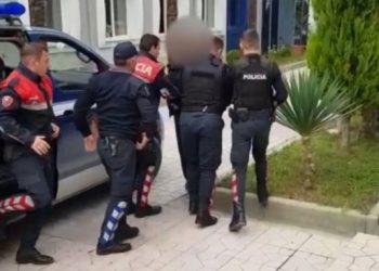 Të veshur si policë do trafikonin drogë në Greqi, arrestohen dhe 3 të tjerë nga operacioni i koduar “Kurila”