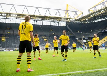 VIDEO/ Dortmundi shpartallon Schalke 04, Haaland është fantastik, golat festohen pa përqafime
