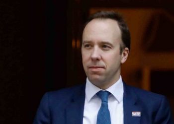 Ministri britanik i Shëndetësisë flet hapur: Nuk ka pushime verore jashtë vendit