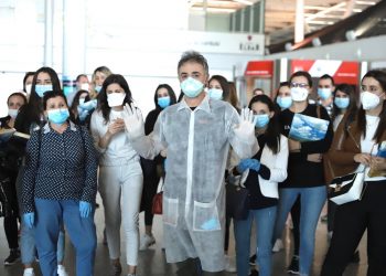 Përfunduan me sukses misionin kundër COVID-19/ Kthehen 60 infermierët nga Italia, Manastirliu: Janë kthyer shëndoshë e mirë