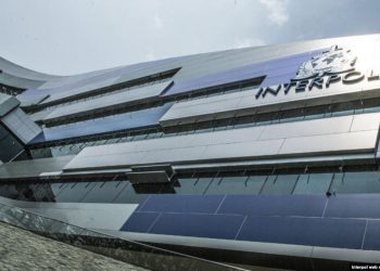 Interpoli: “Wanted” për gruan e diplomatit amerikan!