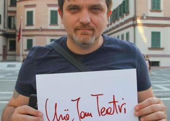 Julian Deda nuk përmbahet ndaj artistëve pro Teatrit: Anonimët (Ndrenika, Zhusti) do hynë në historinë e turpit