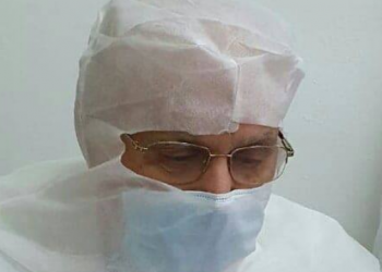 “COVID nuk bën përzgjedhje politike”/ Apeli i fortë mjekut Kalo: Mos u përpiqni të na përçani, kemi bërë betim