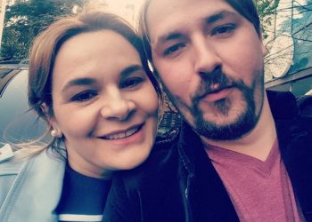 Kastro Zizo shpërthen për teatrin: Të shëmbet, një bordello ku bënin seks 10 njerëz në një dhomë
