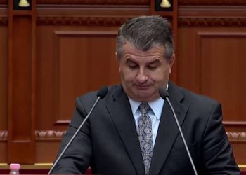 Bllokoi foltoren/ Ruçi përjashton nga Kuvendi Korab Litën: Dil përjashta