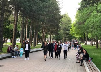 FOTOT/ “Zonë e gjelbër”, Korça dyndet në park