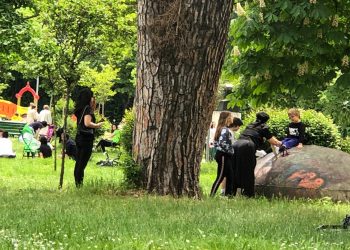 FOTOLAJM / Linda Rama dhe Zaho e shijojnë të dielën në park
