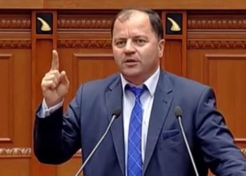 Lefter Maliqi “shpërthen” në Kuvend: Vota e lirë do shembi parlamentin, këtë teatër të pështirë