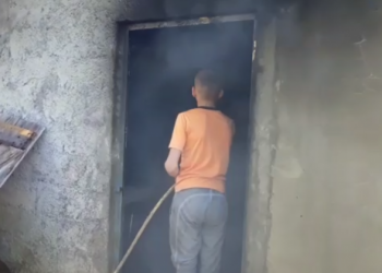 VIDEO/ Shkrumbohet një banesë në Lezhë, e moshuara asfiksohet nga tymi