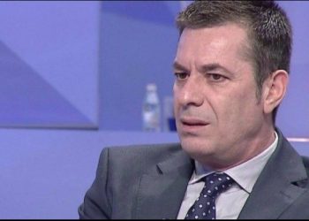Maks Velo, pak Perëndim në Orientin e trishtuar të së shkuarës