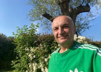 Vendi në karantinë, Meta shkon në fshat për të reflektuar: Një e shtunë në Vishnje, plot diell, relaks dhe…