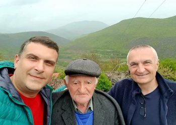 Meta nuk ndalet me udhëtimet, viziton fshatin e origjinës të zëdhënësit të tij (FOTO)
