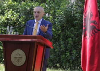 “Shembja e Teatrit Kombëtar provokim i rëndë”/ Meta akuza qeverisë: Po sundon në paligjshmëri të plotë