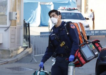 “Lufta ndaj COVID-19 si kampionati botëror”, mjeku amerikan tregon momentet e vështira: Kur kombi thërret për ndihmë, s’mund të rrish ulur