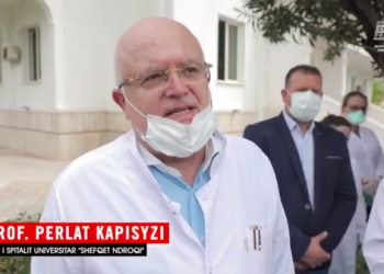 VIDEO/ “Ja dolëm të sheshonim kurbën”, Mjeku i “Shefqet Ndroqit” tregon si luftuan me COVID: Pacientët vuajtën shumë
