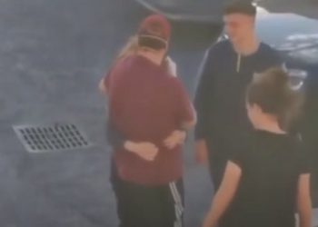 Momenti që i bëri të gjithë të lotonin, mjeku italian takon familjen pas 40 ditëve