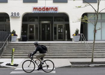 Është testuar në tetë persona/ Vaksina kundër koronavirusit jep shenjat e para premtuese
