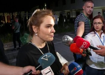 Monika Kryemadhi e tepron sërish: Populli e vrau me gurë policinë e Mubarakut!