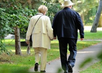 71 vjeçarja vdes nga koronavirusi, e afërmja i vjedh 10 mijë euro dhe paguan borxhet