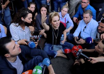 E bëtë pis teatrin