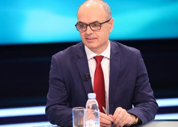 Teatri/ Petro Koçi: Godina si uzinë kimike ku aktorët më të mirë vdiqën para kohe, prishja e provave të 21 janarit ishte krim