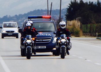 Nga kufiri, drejt Tiranës në hotele për ti kaluar në Mal të Zi/ Arrestohen katër persona në Tiranë, mes tyre edhe të huaj