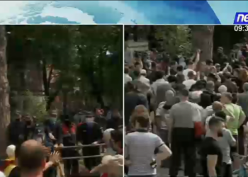Tentativa për t’u afruar tek Teatri/ Protestuesit bllokohen nga Policia