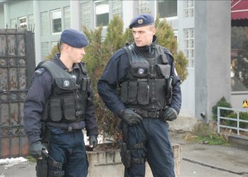 Nuk respektuan masat kundër koronavirusit, policia e Kosovës ndalon 20 qytetarë