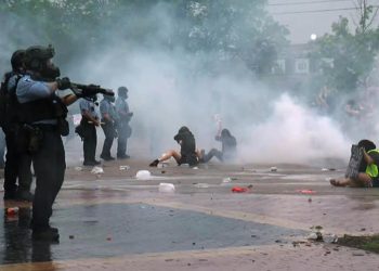 SHBA në kaos pas protestave për vdekjen e 46-vjeçarit afroamerikan, vritet një policë dhe plagoset një tjetër