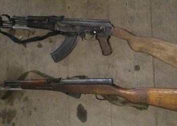 Armë dhe 400 kubikë kanabis, arrestohet në flagrancë 27-vjeçari