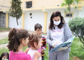 “50 ditë pa takuar fëmijët”, Manastirliu publikon historitë e stafit të shtëpisë së fëmijëve “Zyber Hallulli”