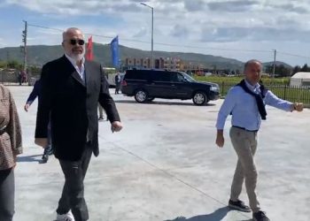 VIDEO/ Rama dhe Soreca në Lushnjë, apel fermerëve: S’bëhet më të prodhojë secili e pastaj dil në protestë ku t’i shesim