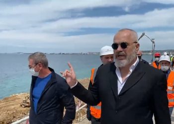 Rama inspekton plazhin e ri të Vlorës: “Benzinaton” na e la Gjykata e Lartë me vendimin më të shpifur në histori