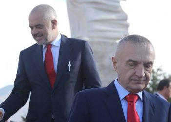 Pse Amerika i priste fadromat në Presidencë, ndërsa Rama i çoi tek Teatri?